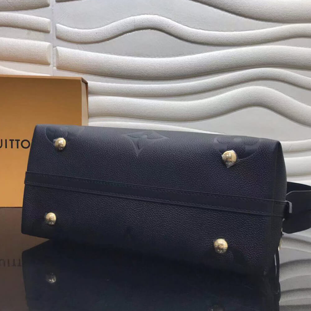 LV CARRYALL PM – EXCLUSIVELY ONLINE