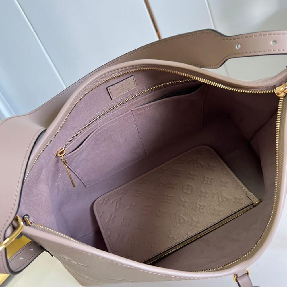 LV CARRYALL PM – EXCLUSIVELY ONLINE