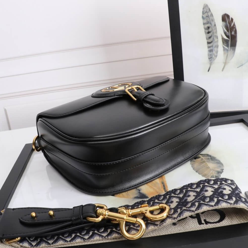 large D*or bobby bag