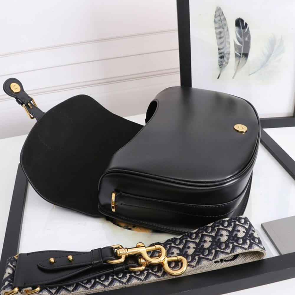 large D*or bobby bag