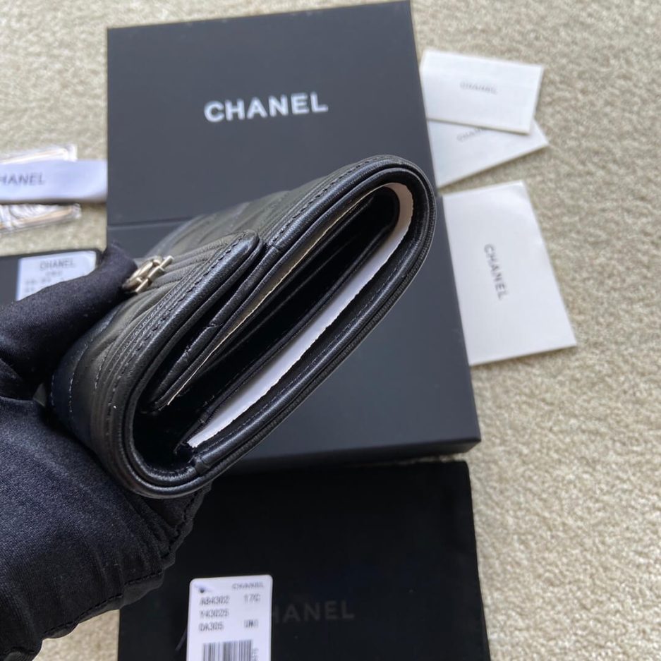 Ch*el boy long wallet