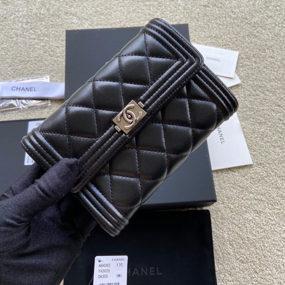 Ch*el boy long wallet