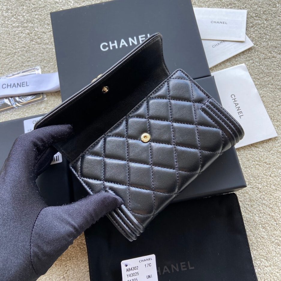 Ch*el boy long wallet