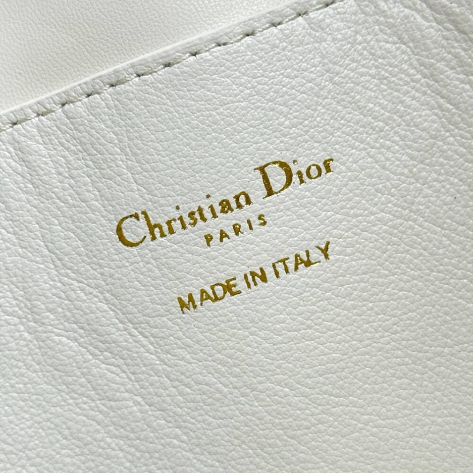 D*or walk in D*or purse