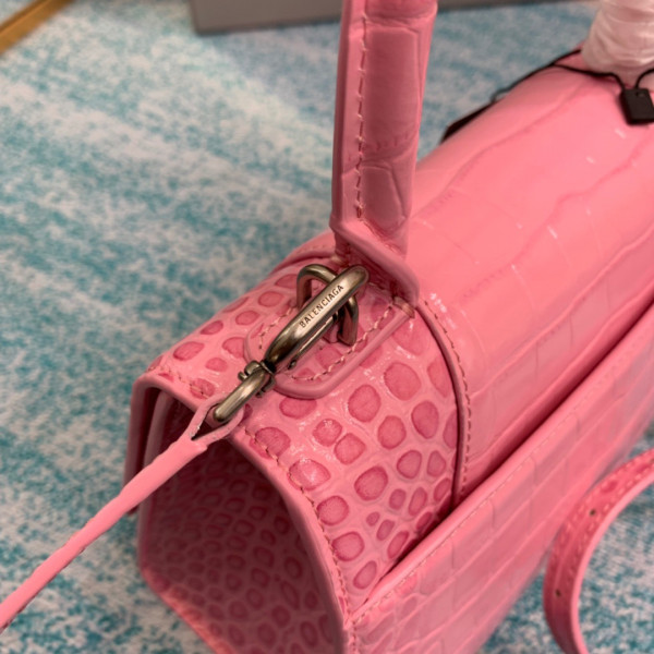 Ba*len*cia*ga hourglass