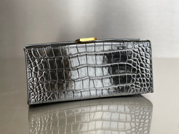 Ba*len*cia*ga hourglass