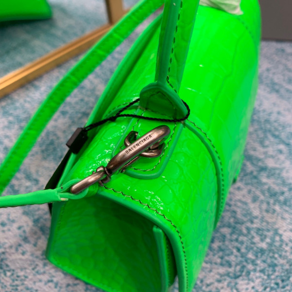 Ba*len*cia*ga hourglass