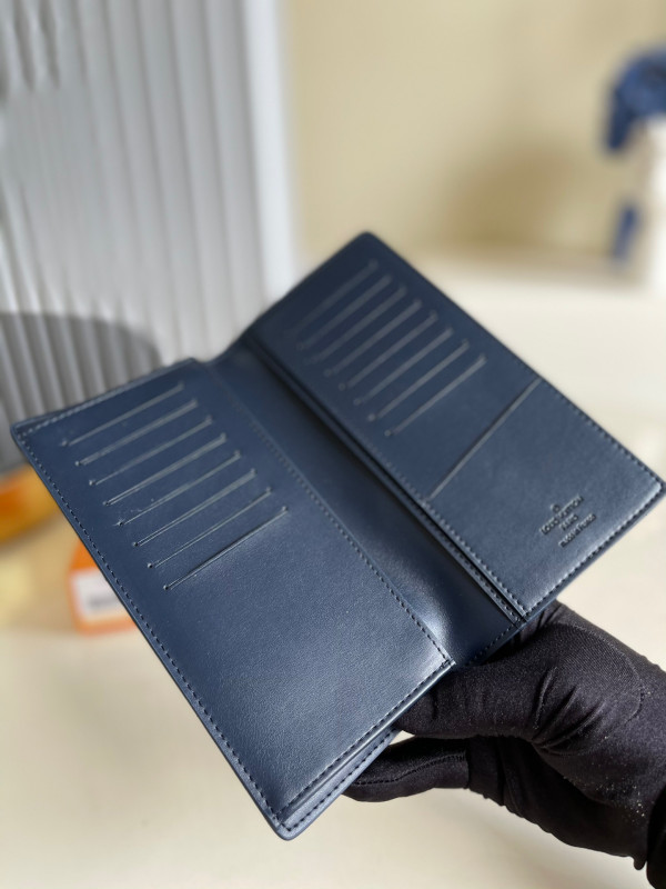 l0*is V*t0n brazza wallet