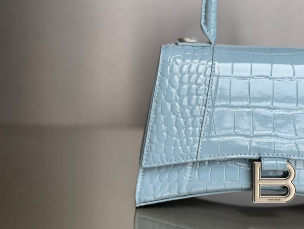 Ba*len*cia*ga hourglass