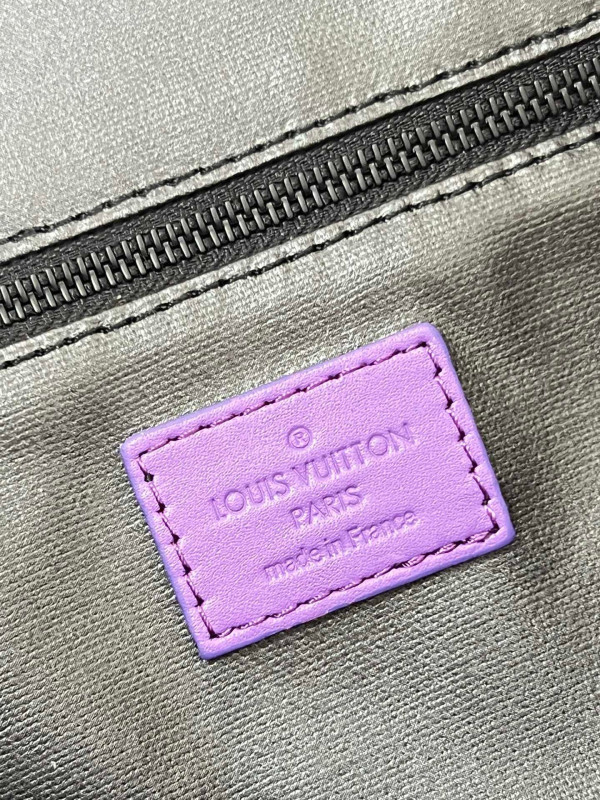 l0*is V*t0n dopp kit toilet pouch