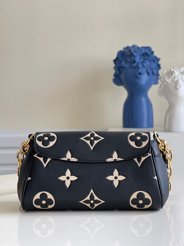 l0*is V*t0n favorite