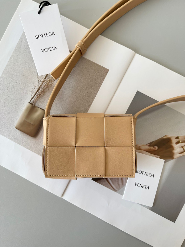 bo*te*ga Ve*ne*ta candy mini cassette-12*8*4cm