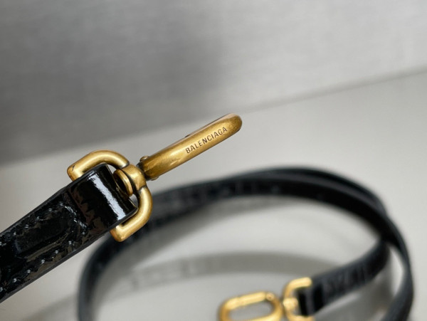 Ba*len*cia*ga hourglass