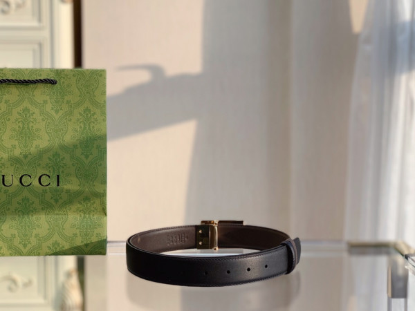 G*u*i reversible belt with square g buckle