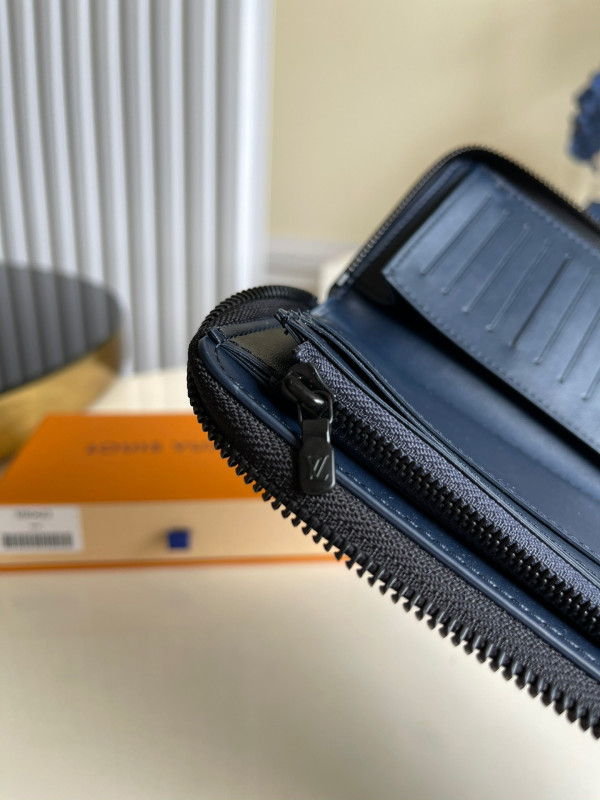 l0*is V*t0n zippy wallet