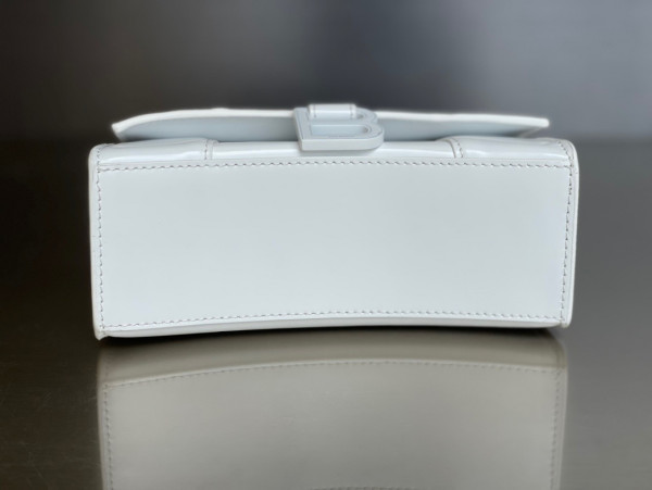 Ba*len*cia*ga hourglass