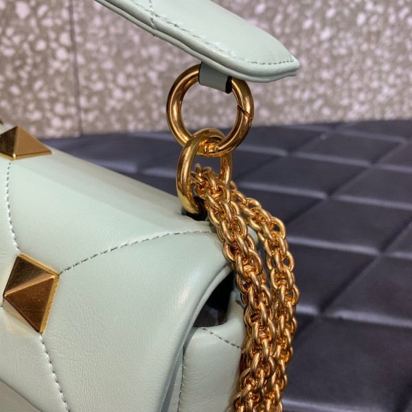 VALENTINO ONLINE EXCLUSIVE SMALL ROMAN STUD THE SHOULDER BAG WITH CHAIN