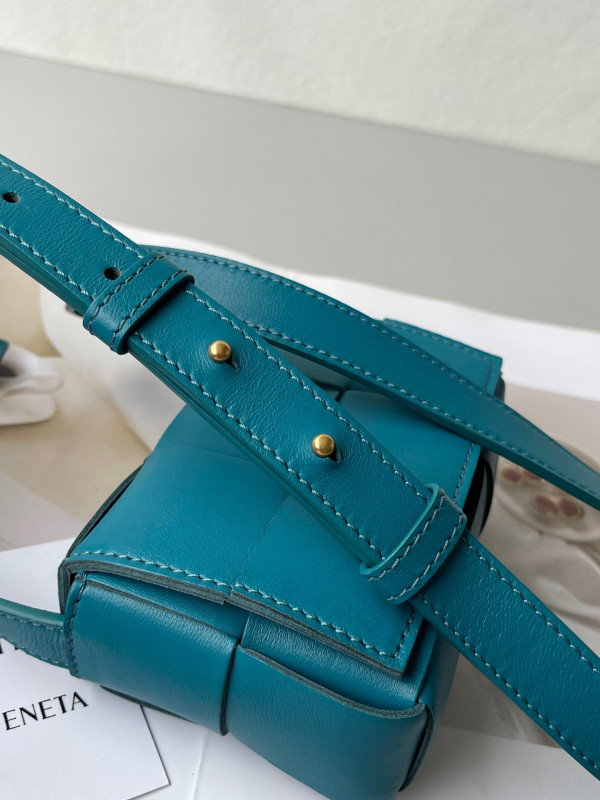 bo*te*ga Ve*ne*ta candy mini cassette-12*8*4cm