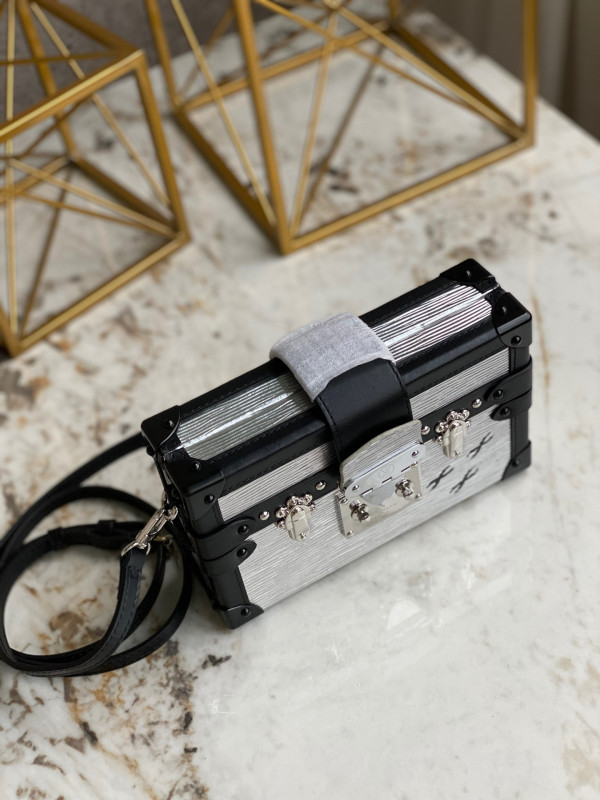 l0*is V*t0n petite malle