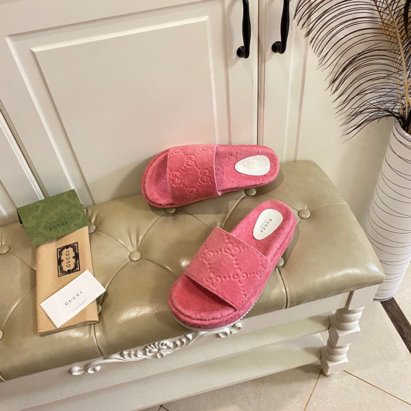 G*u*i gg platform sandal