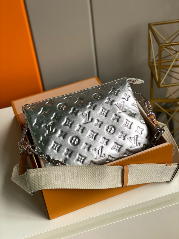 l0*is V*t0n coussin pm