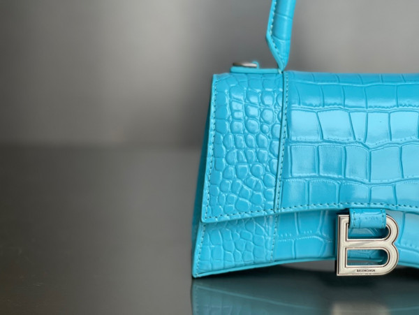 Ba*len*cia*ga hourglass