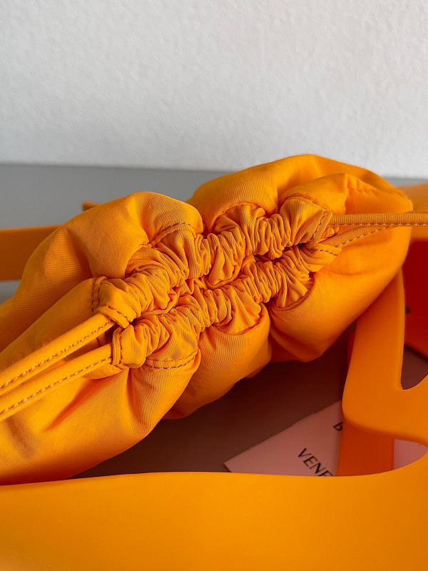 bo*te*ga Ve*ne*ta punch