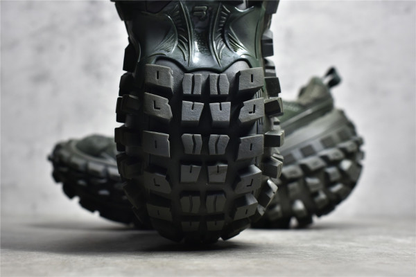 Ba*len*cia*ga defender sneaker