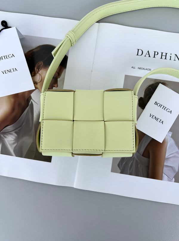 bo*te*ga Ve*ne*ta candy mini cassette-12*8*4cm