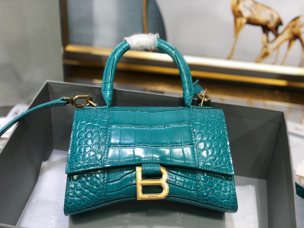 Ba*len*cia*ga hourglass