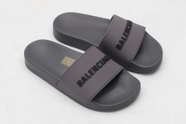 Ba*len*cia*ga pool slide sandal