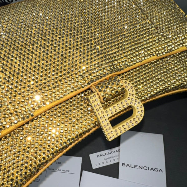 Ba*len*cia*ga hourglass