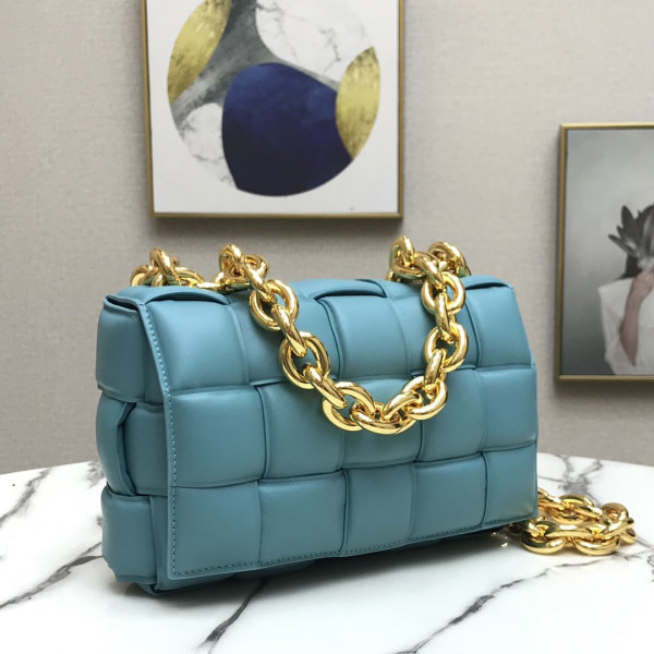 bo*te*ga Ve*ne*ta the chain cassette