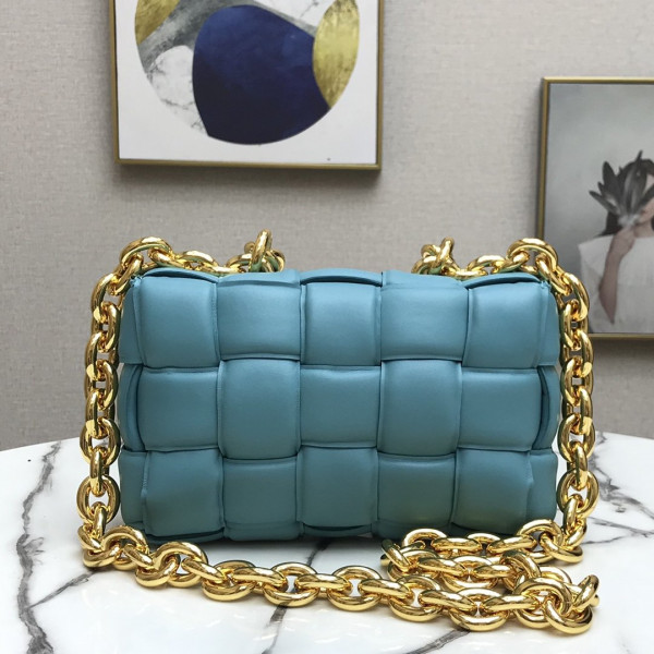 bo*te*ga Ve*ne*ta the chain cassette