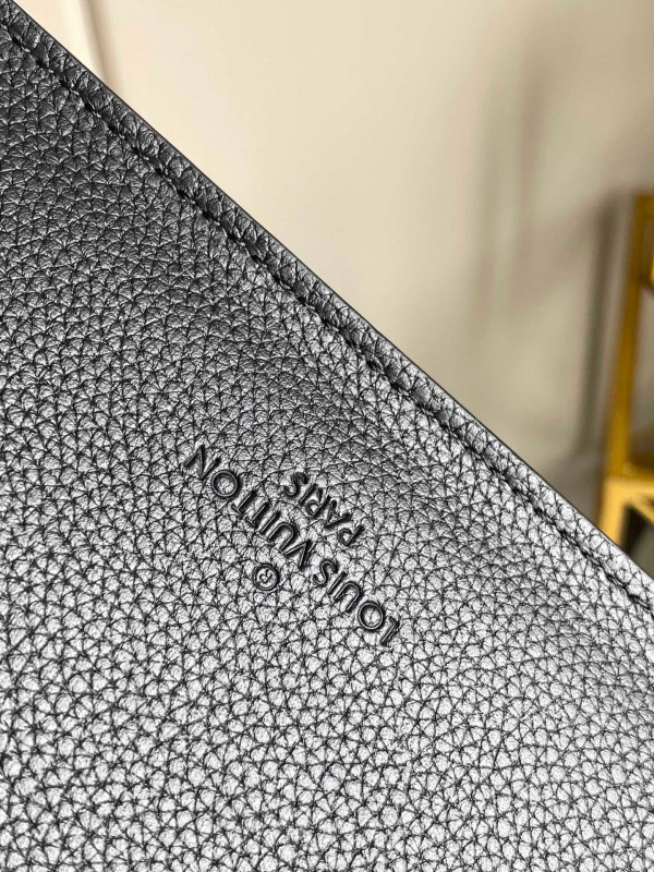 l0*is V*t0n slingbag