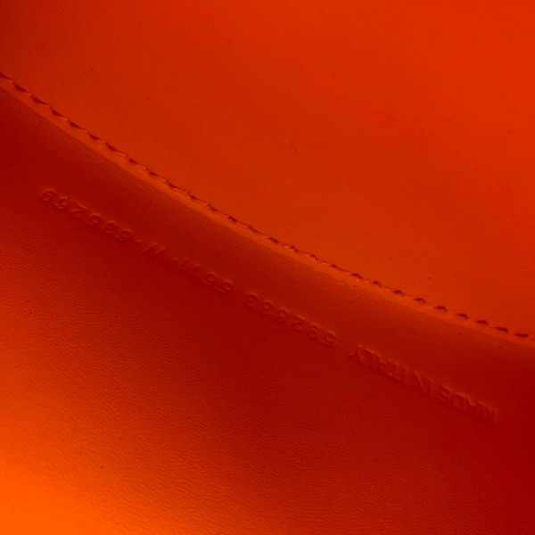 Ba*len*cia*ga hourglass