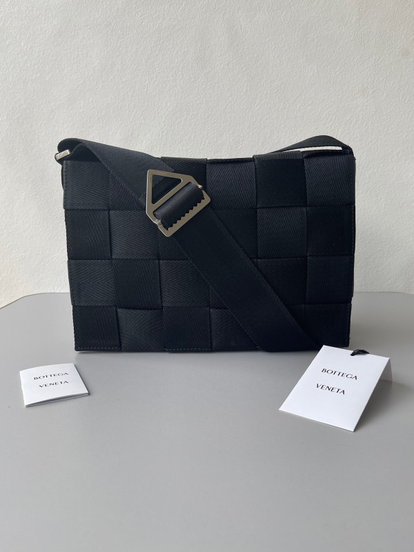 bo*te*ga Ve*ne*ta cassette webbing