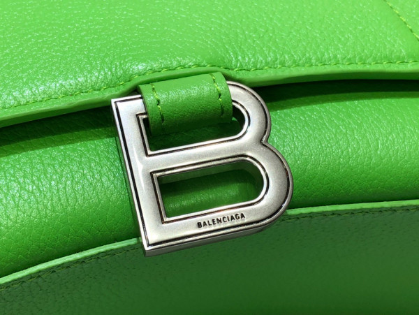 Ba*len*cia*ga hourglass