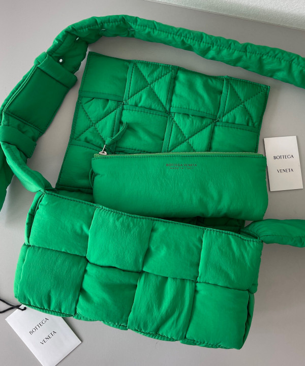 bo*te*ga Ve*ne*ta padded tech cassette