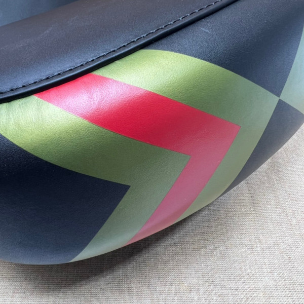 G*u*i small shoulder bag with logo