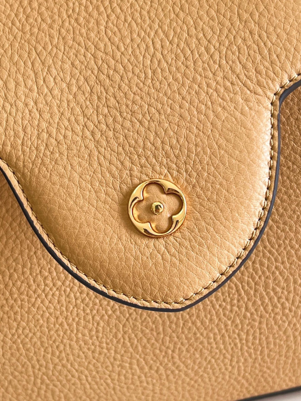 l0*is V*t0n capucines mm