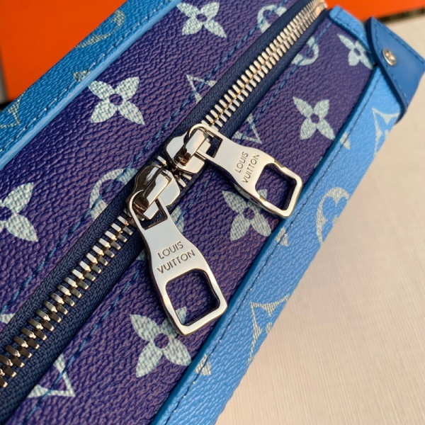 l0*is V*t0n soft trunk