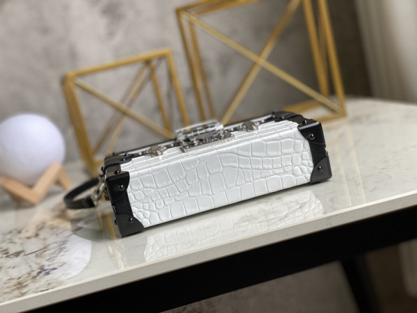 l0*is V*t0n petite malle