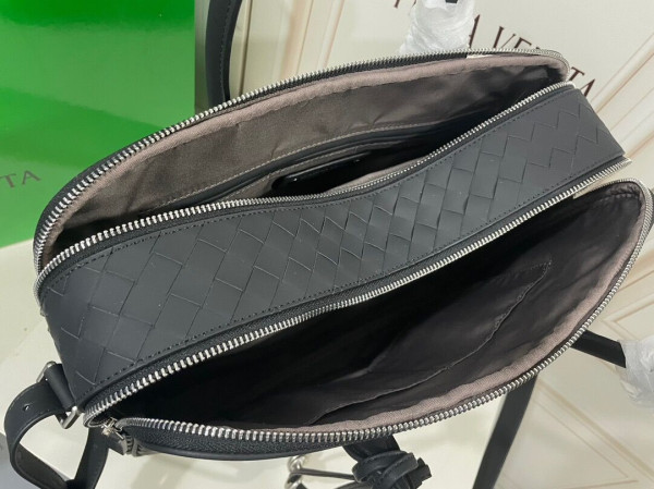 bo*te*ga Ve*ne*ta getaway large briefcase