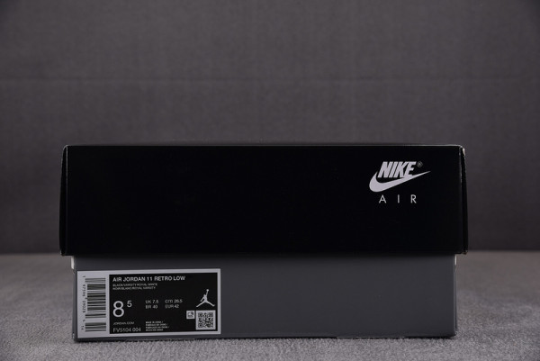 AIR JORDAN 11 LOW 