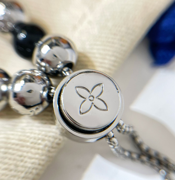 l0*is V*t0n bracelet