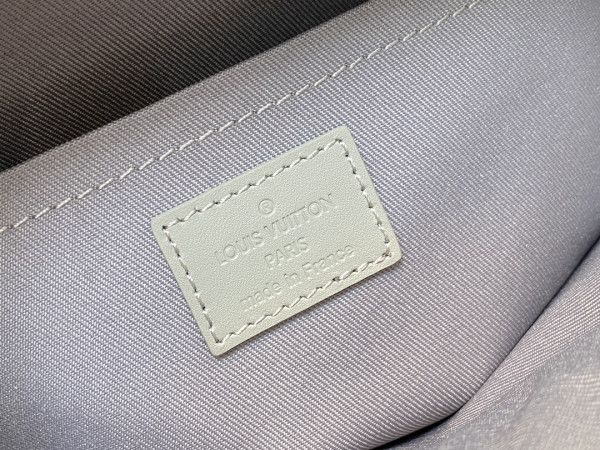 l0*is V*t0n s lock messenger