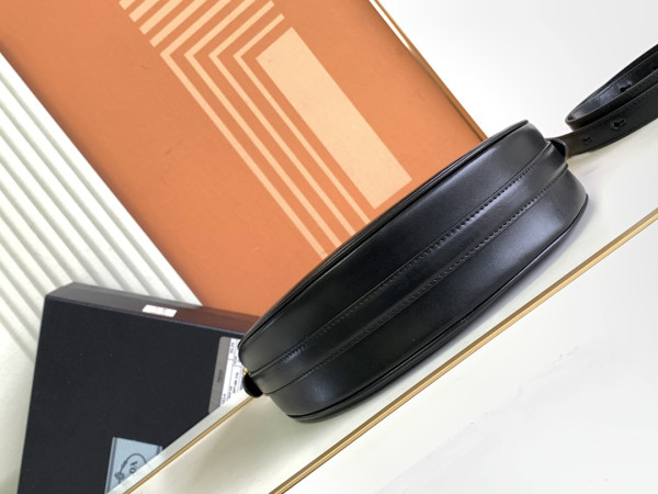 Pra*a arqué leather shoulder bag-22.5*18.5*6cm