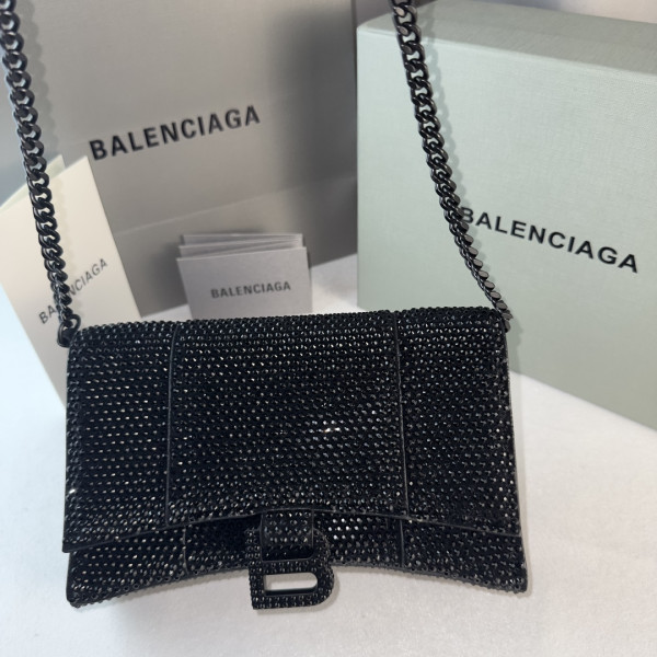Ba*len*cia*ga hourglass wallet on chain
