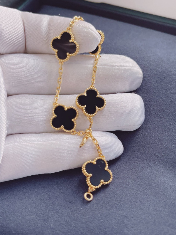 V*N CL*F & arpels  perlée bracelet